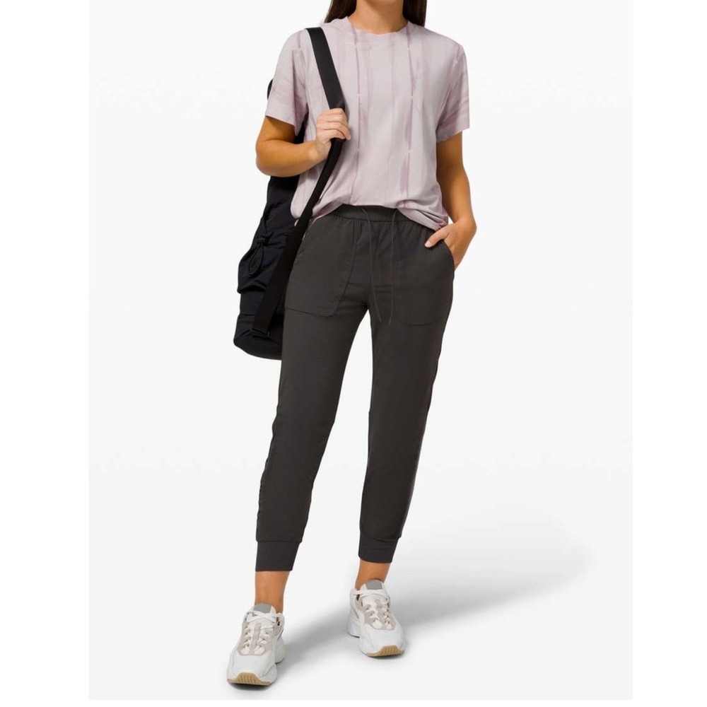 Lululemon Beyond the Studio Jogger Womens 6 Graphite Grey Pinstripe Swift Fabric
